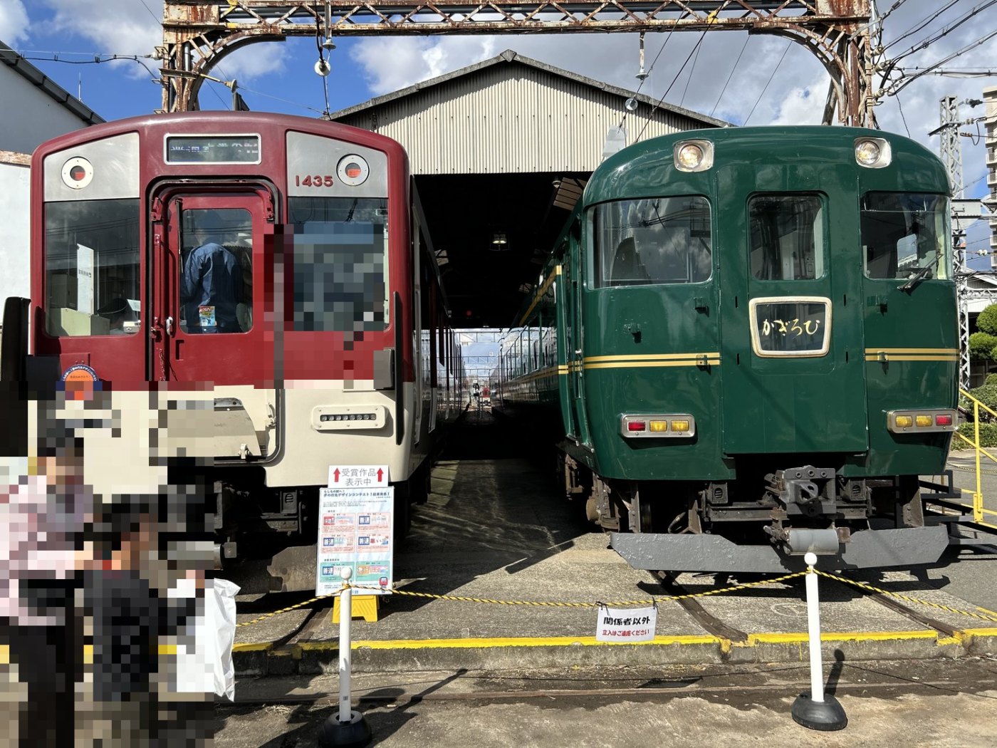 きんてつ鉄道まつりで並ぶ近鉄の車両と観光列車かぎろひ