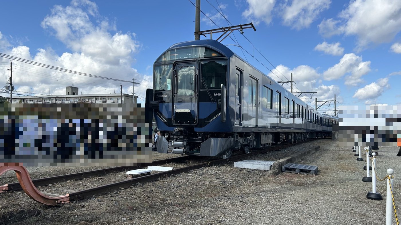 きんてつ鉄道まつりで屋外展示された近鉄の新型車両