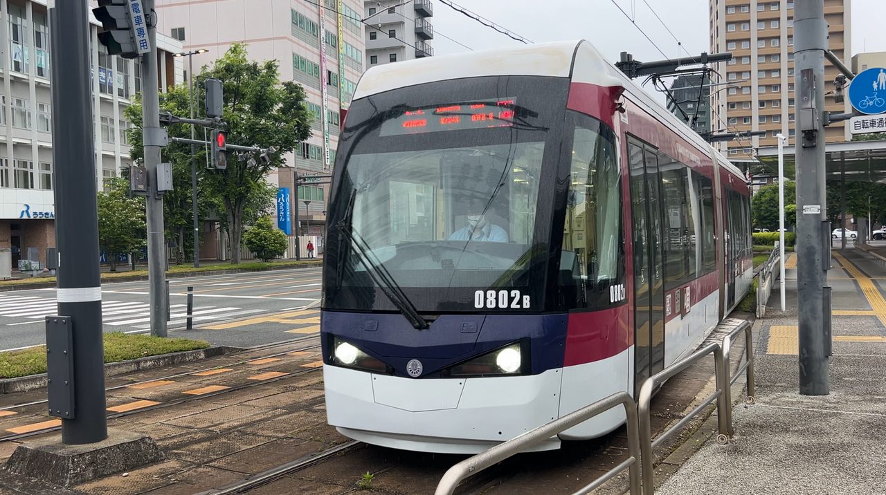 熊本市電の超低床電車0800形