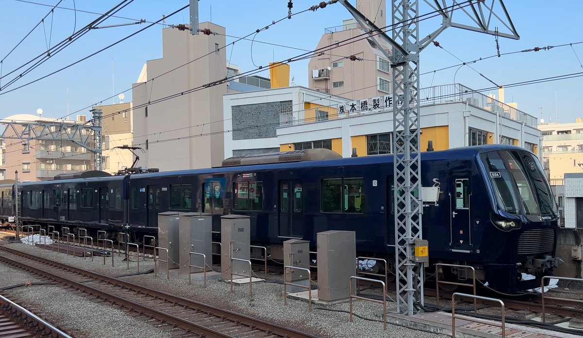武蔵小杉駅に停車中の相鉄20000系