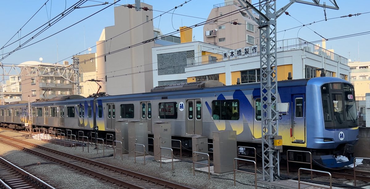 武蔵小杉駅付近を走る横浜高速鉄道Y500系