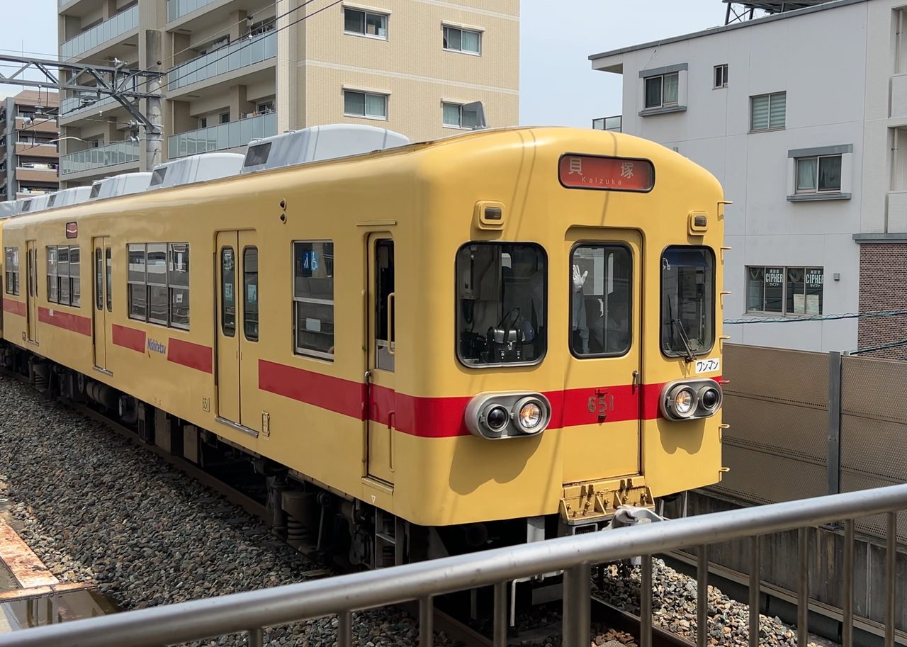 西鉄貝塚線のレトロな600形（西鉄香椎駅）